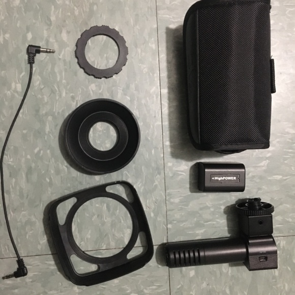 Digital Video Camera - Picture 3 of 8